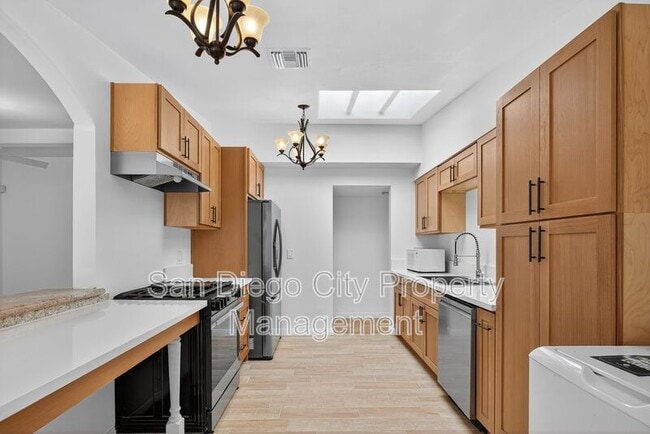 Building Photo - 2363 Judson St