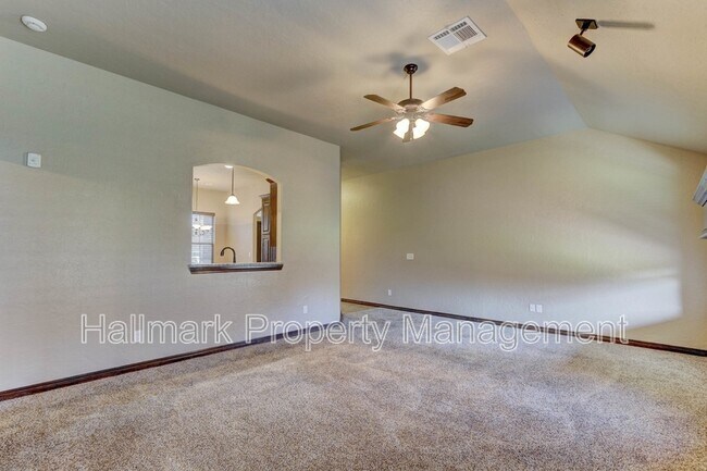 Building Photo - 920 SW 13th St