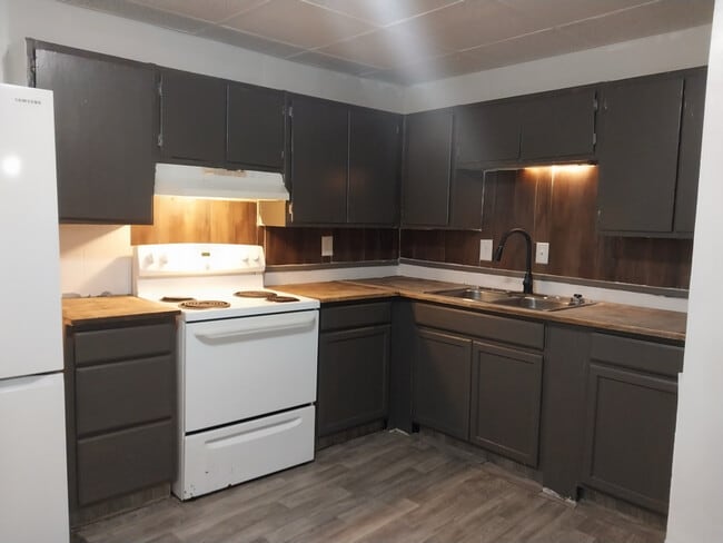 Building Photo - 712 Old Roane St