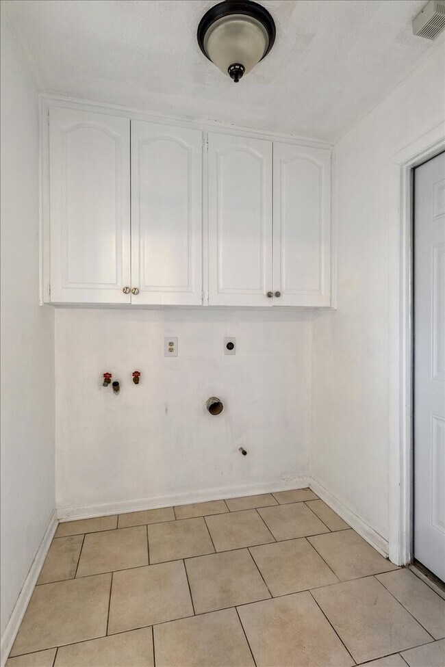 Building Photo - 7522 NW Stonegate- COMING SOON!