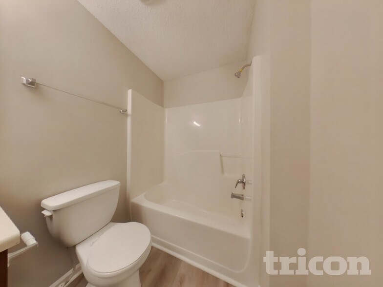 Building Photo - 6972 Foxmoor Way