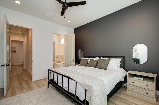 Building Photo - 2309 Eagle St