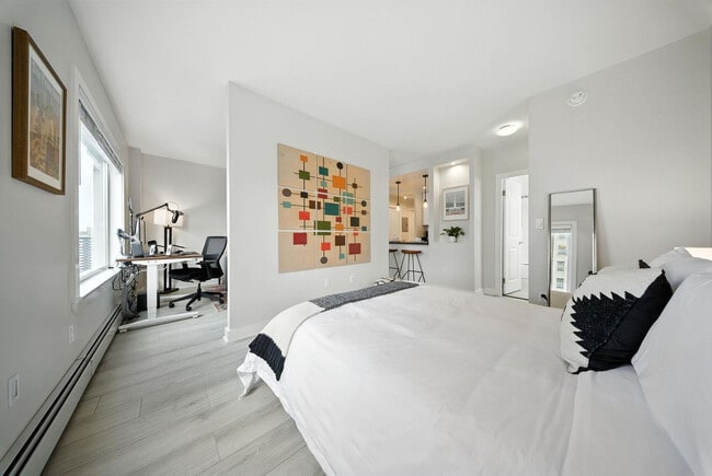 Building Photo - 899 Pine St