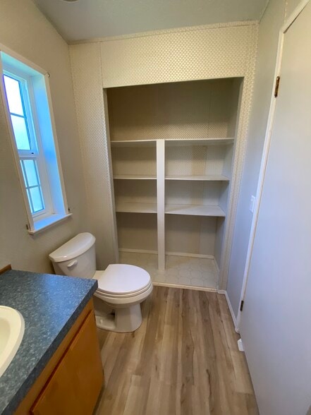 Bathroom - 900 N 8th St