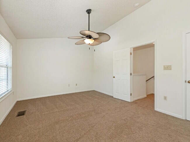 Building Photo - Updated 3 BR unit in the heart of South Park