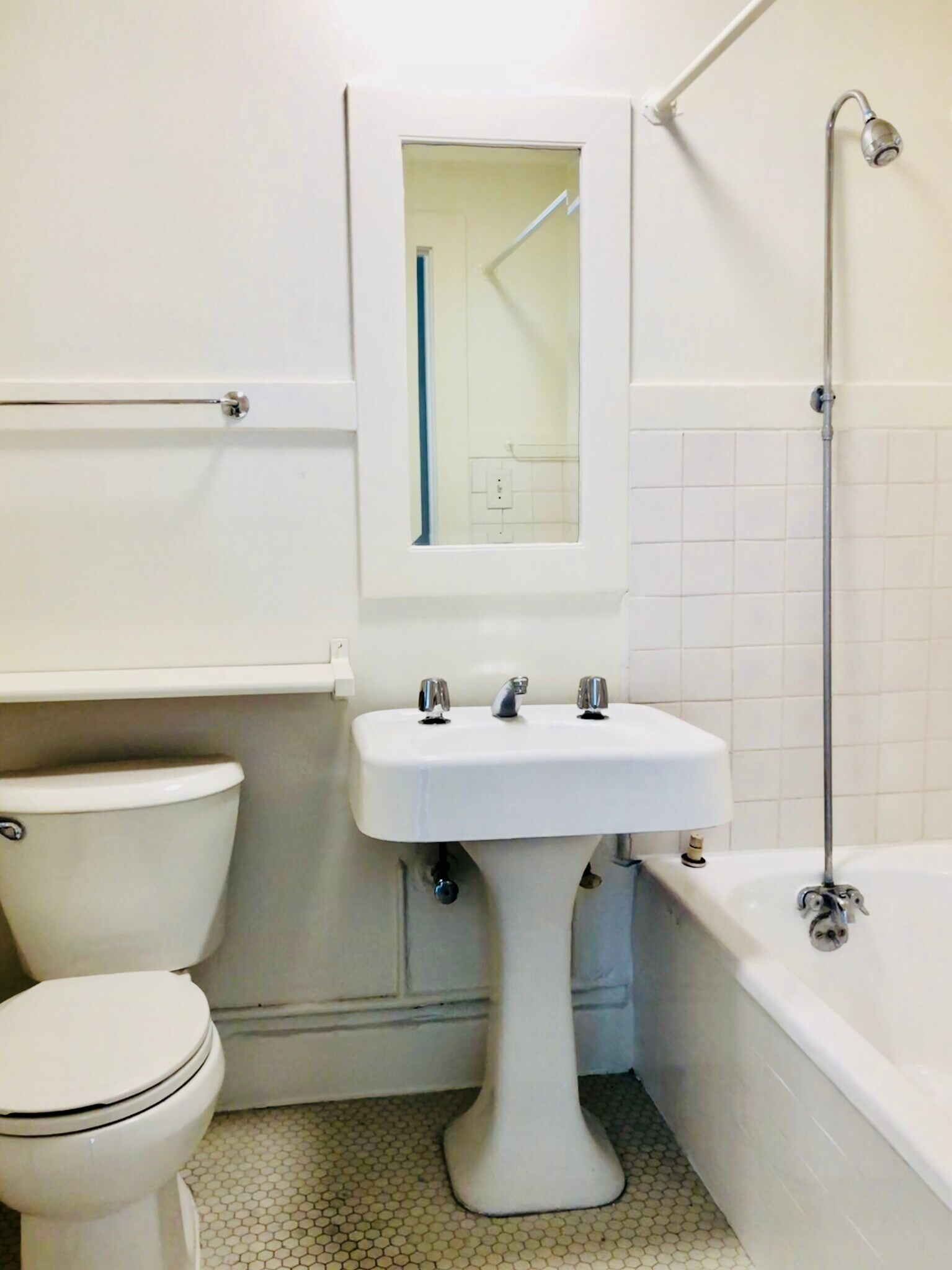 Bathroom - 1134 N Gardner St