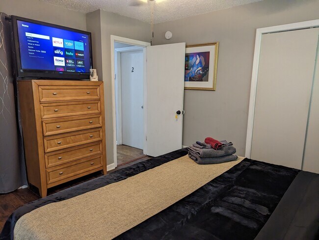 bedroom 3 - 6585 Buckhurst Trl