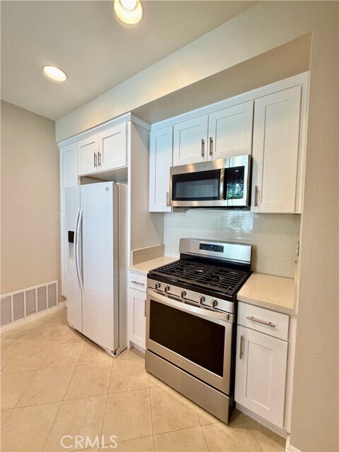 Building Photo - 8215 E White Oak Ridge