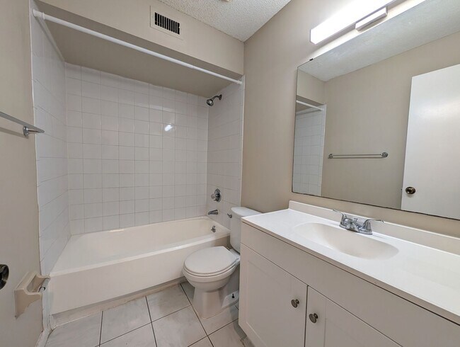 Building Photo - 8538 Pineverde Ln