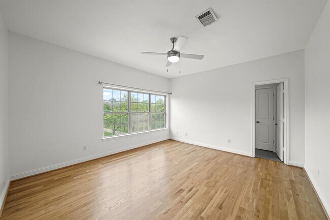 Building Photo - 9714 Braesmont Dr
