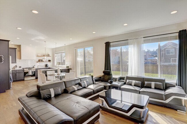 Building Photo - 124 Homer Ave SW