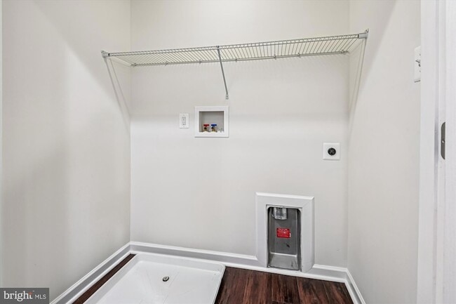 Building Photo - 7523 Holly Ridge Dr