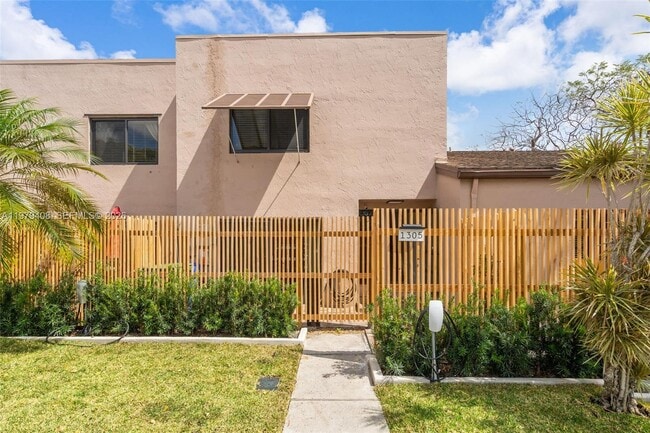 Building Photo - 1305 NW 122nd Terrace