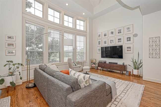 Building Photo - 1610 Ennis St