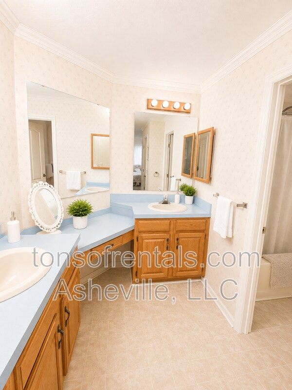 Building Photo - 107 Jenny Lind Dr