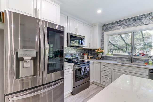 Building Photo - 16212 W Course Dr