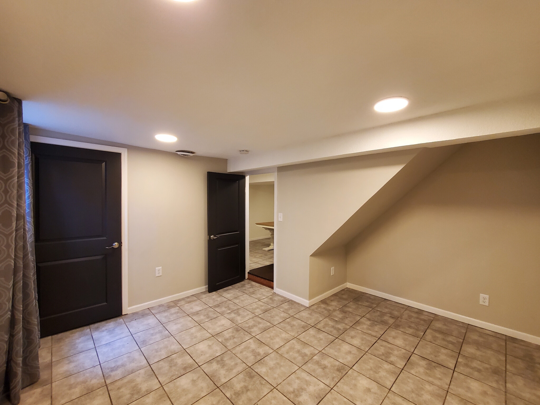 Building Photo - 1612 Thomas Pl N