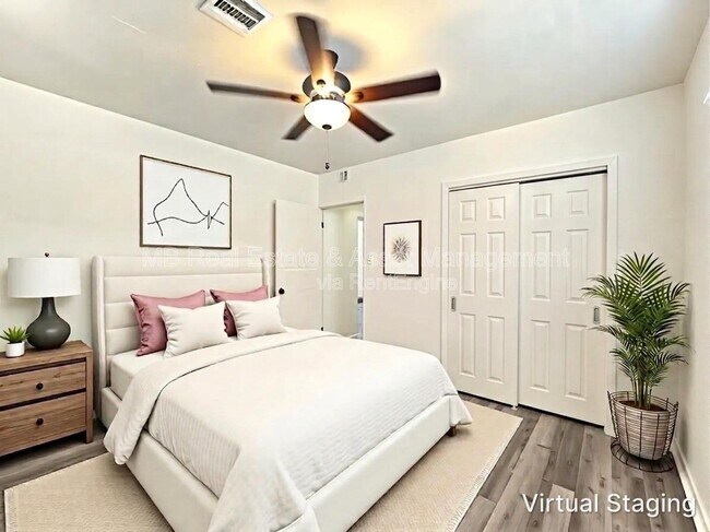 Building Photo - 1505 E Oak St