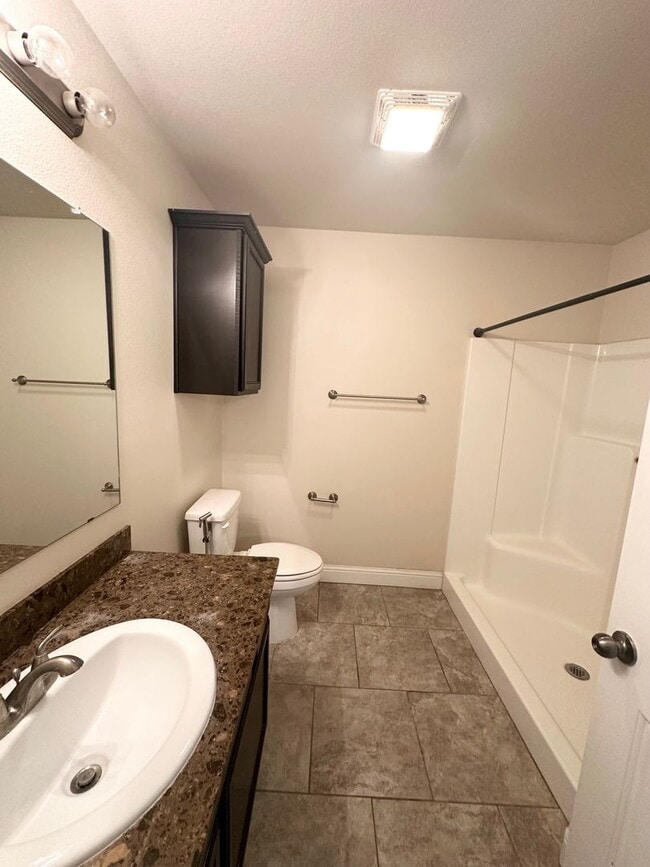 Building Photo - 4 Bed 2 Bath Ready to Rent ASAP!