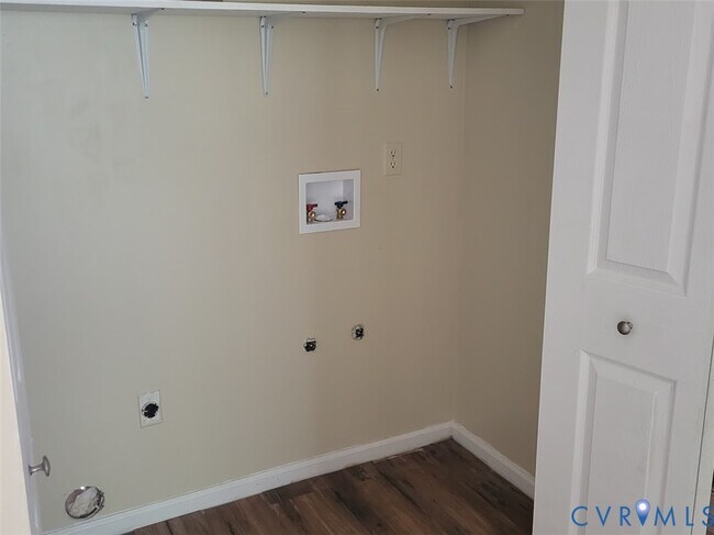 Building Photo - 206 Spring Dr