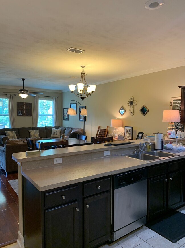 Building Photo - 3/2 IN HAMPTON CREEK SUBDIVISION- AVAILABLE SEPTEMBER 1, 2026