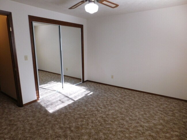 Building Photo - 3Bd/1.5Ba Single Story House -  Available ...