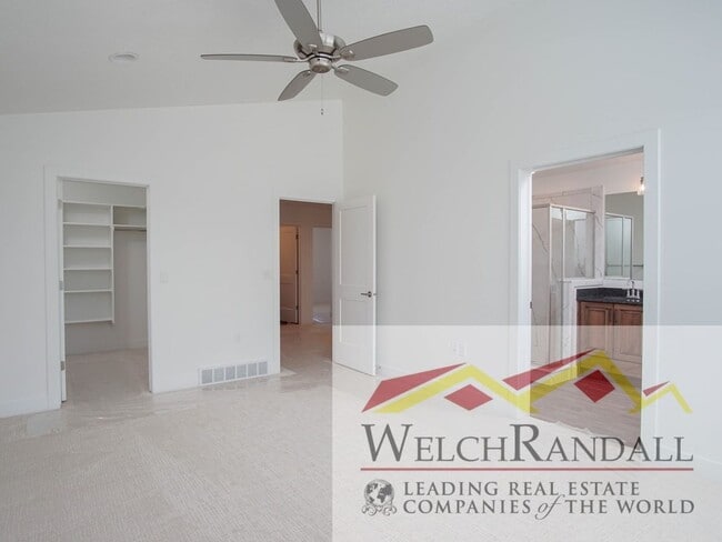 Building Photo - Spacious 3 Bed 2.5 Bath Townhome in West H...