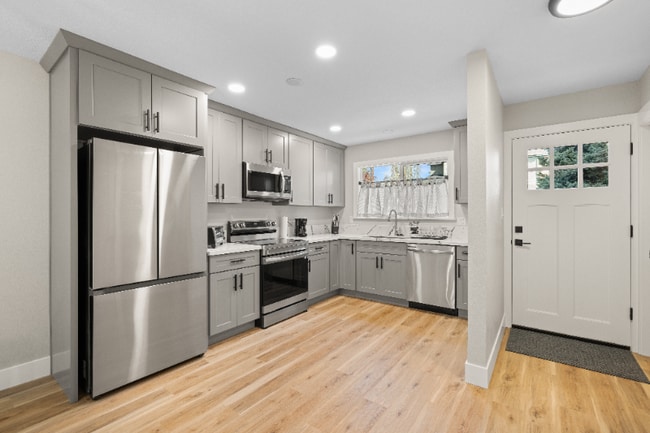 Building Photo - 5630 NE Everett St