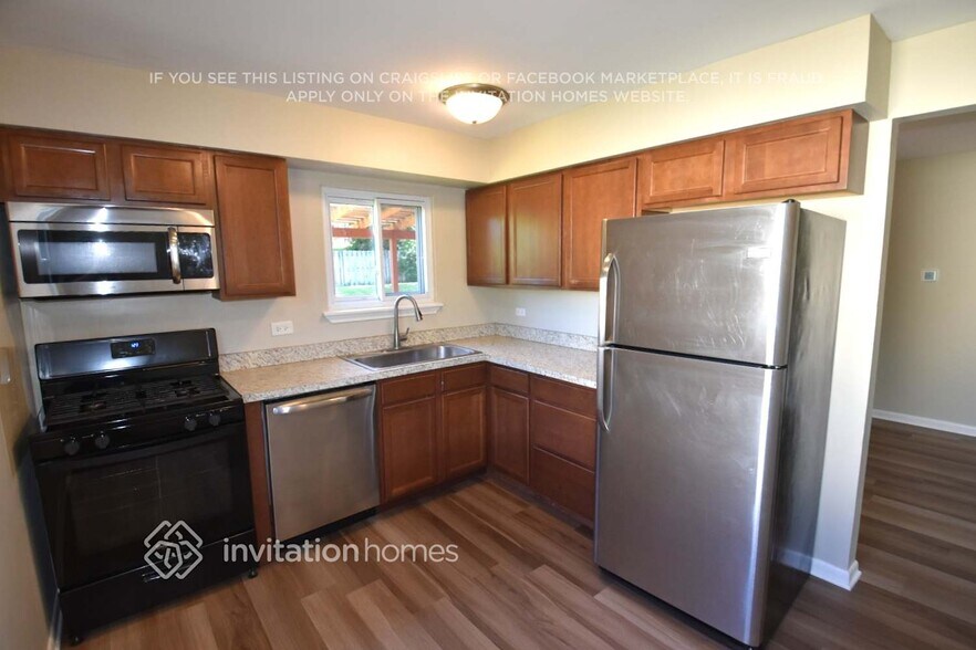 Building Photo - 1405 N Parkview Terrace