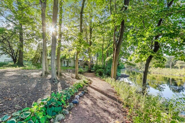 Building Photo - 534 River Front Cir