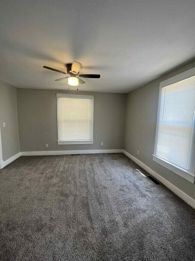Building Photo - Charming 3-Bedroom, 2-Bathroom Two-Story H...