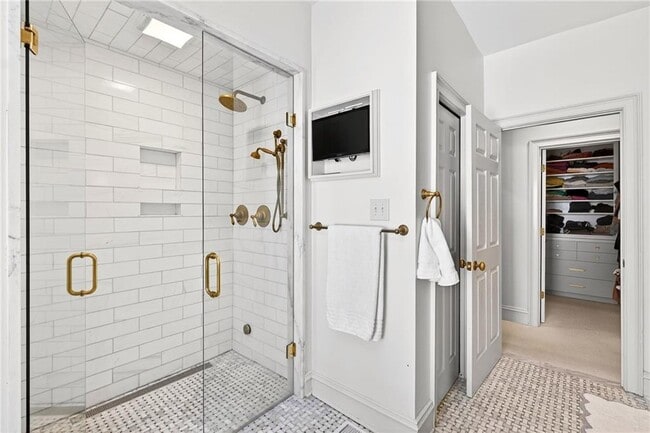 Building Photo - 3642 Mayfair Rd NE