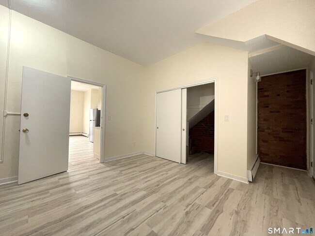 Building Photo - 32 Trumbull St