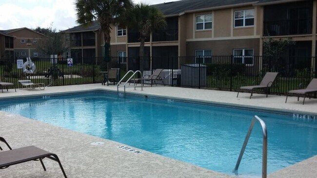 Building Photo - Spacious 2/2 Condo Located in the Gated Community of Hawthorne Village - Orlando!