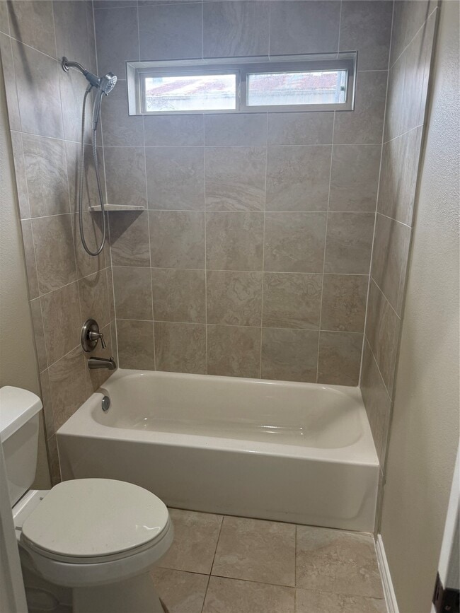 Building Photo - 314 N Ormsby St