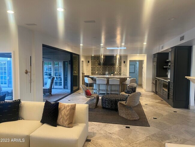 Building Photo - 4450 E Camelback Rd