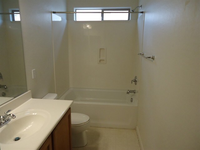 Building Photo - 18641 W Mission Ln