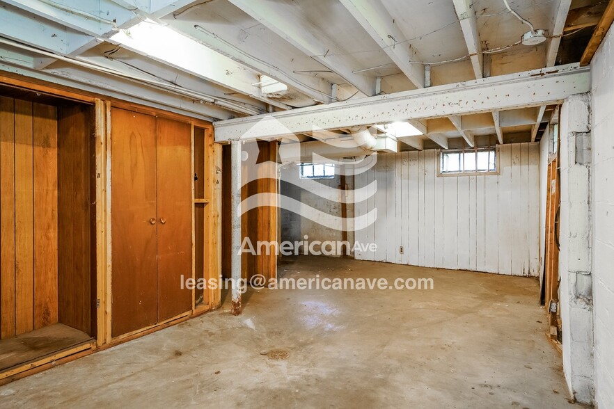 Building Photo - 1610 N Johnson St