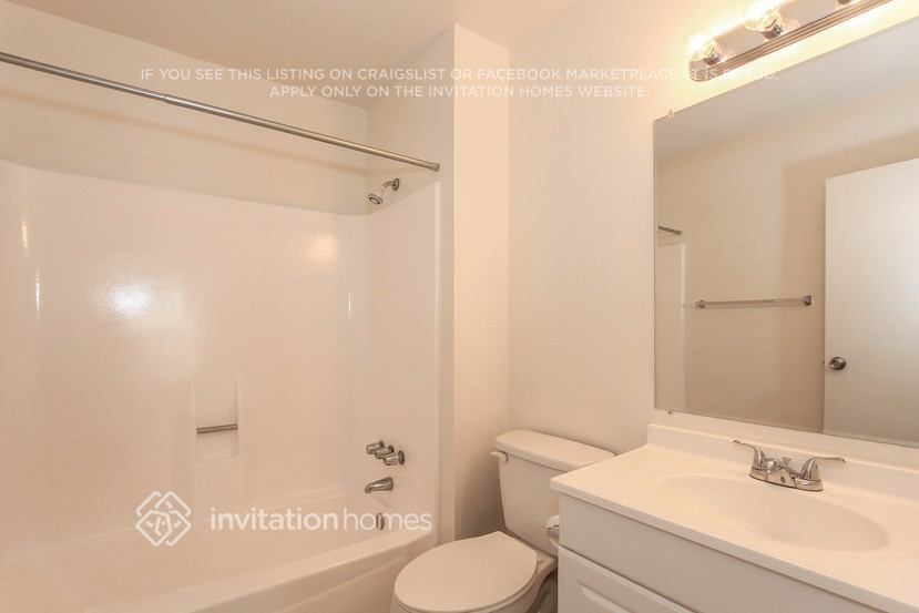 Building Photo - 6135 W Mauna Loa Ln