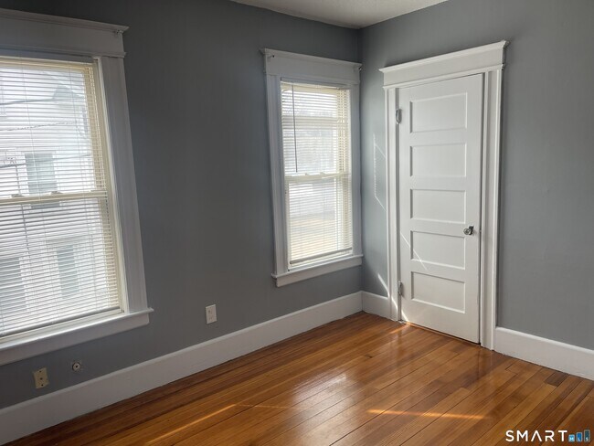 Building Photo - 692 Enfield St