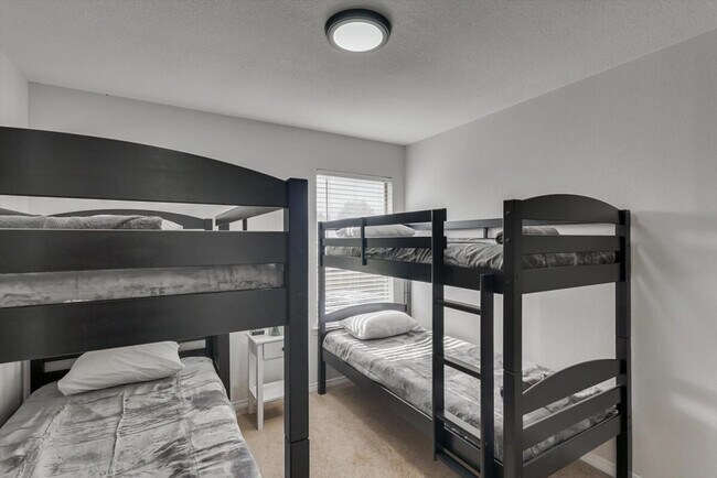 Building Photo - 516 Maywood Ln