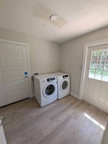Building Photo - 9705 Marlborough Dr
