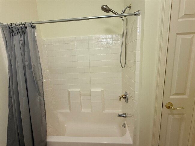 Building Photo - 2000 Davenport Ave