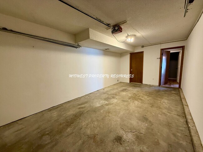 Building Photo - Charming 2bd 1.5 bath Duplex w/ Garage for Lease