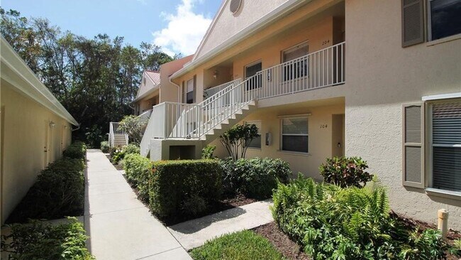 Building Photo - 273 Robin Hood Cir