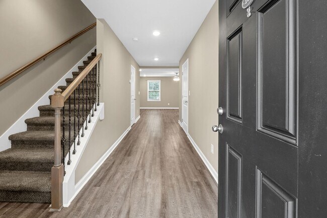 Building Photo - Sophisticated Sango Townhouse in a Gated C...