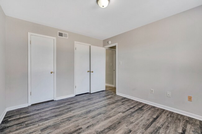 Building Photo - 1318 E Durst Ave