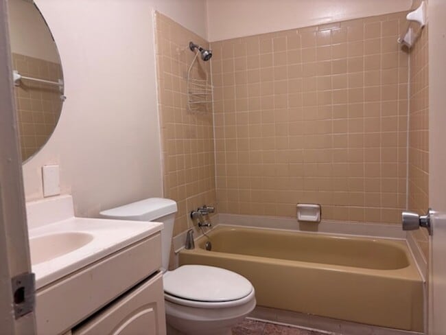 Building Photo - 1456 Glouchester Dr