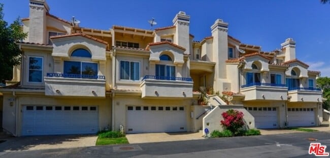 Building Photo - 6473 Zuma View Pl