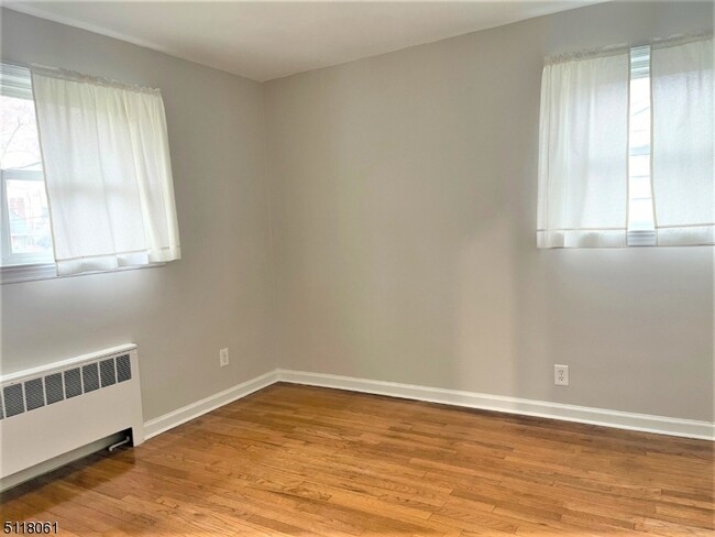 Building Photo - 51 Silver Spring Rd